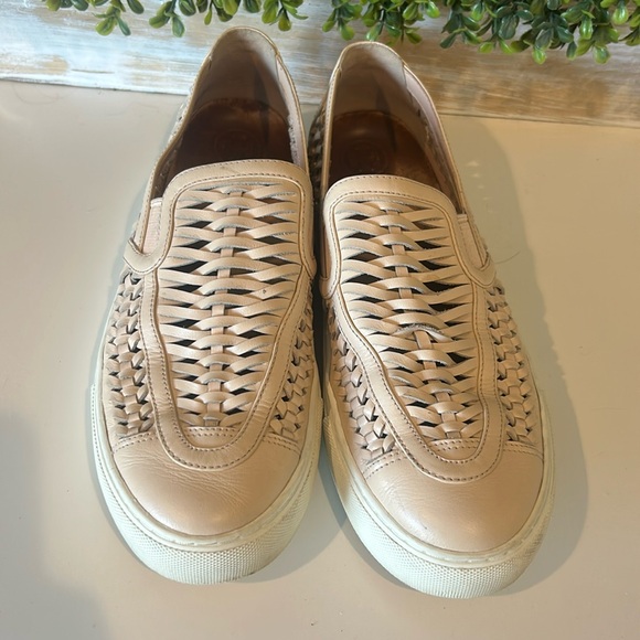 Tory Burch Shoes - Tory Burch huraches light pink